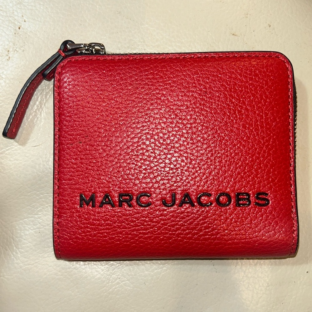 MARC JACOBS Pebbled Leather Red and Black Wallet